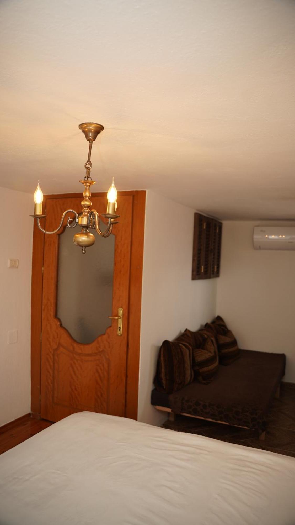 Relax Inn Корча Экстерьер фото